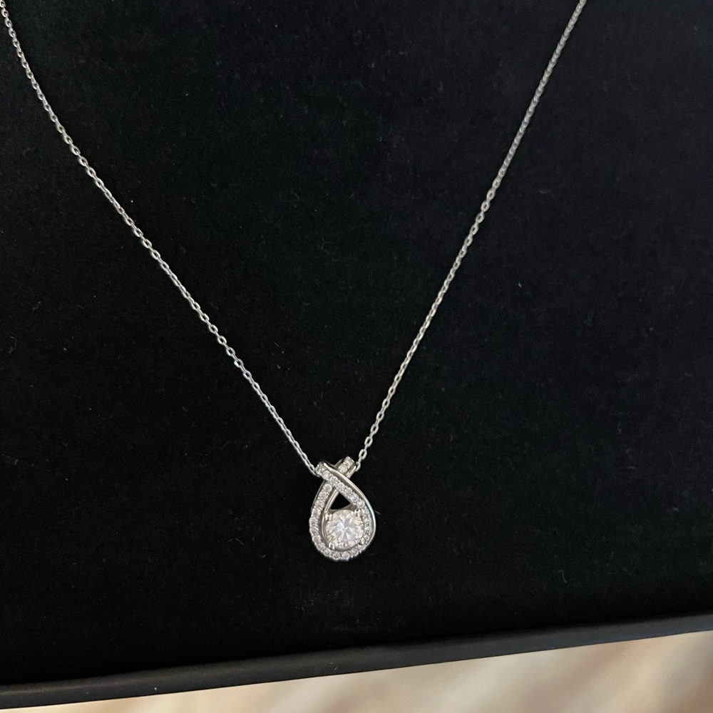Teardrop Pendant Necklace